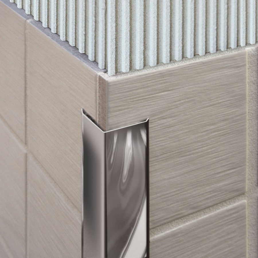 Profil de colt din aluminiu eloxat cu laturile finisate