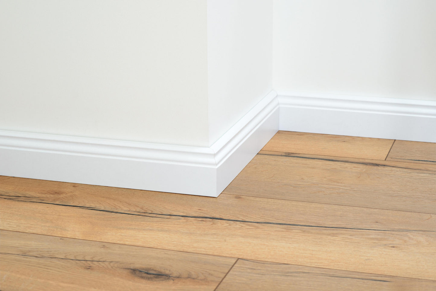 Plinta Mdf alba Egger Hamburg 100x18x2400mm - Shopdecor.ro Plinta mdf