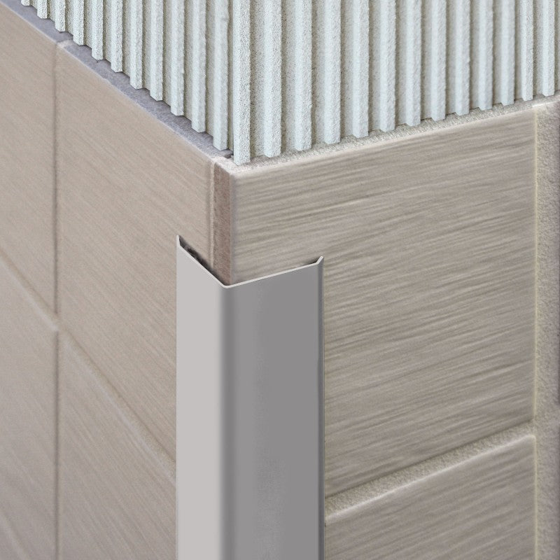 Profil de colt din aluminiu eloxat cu laturile finisate 2.5ml