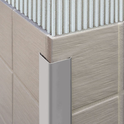 Profil de colt din aluminiu eloxat cu laturile finisate 2.5ml
