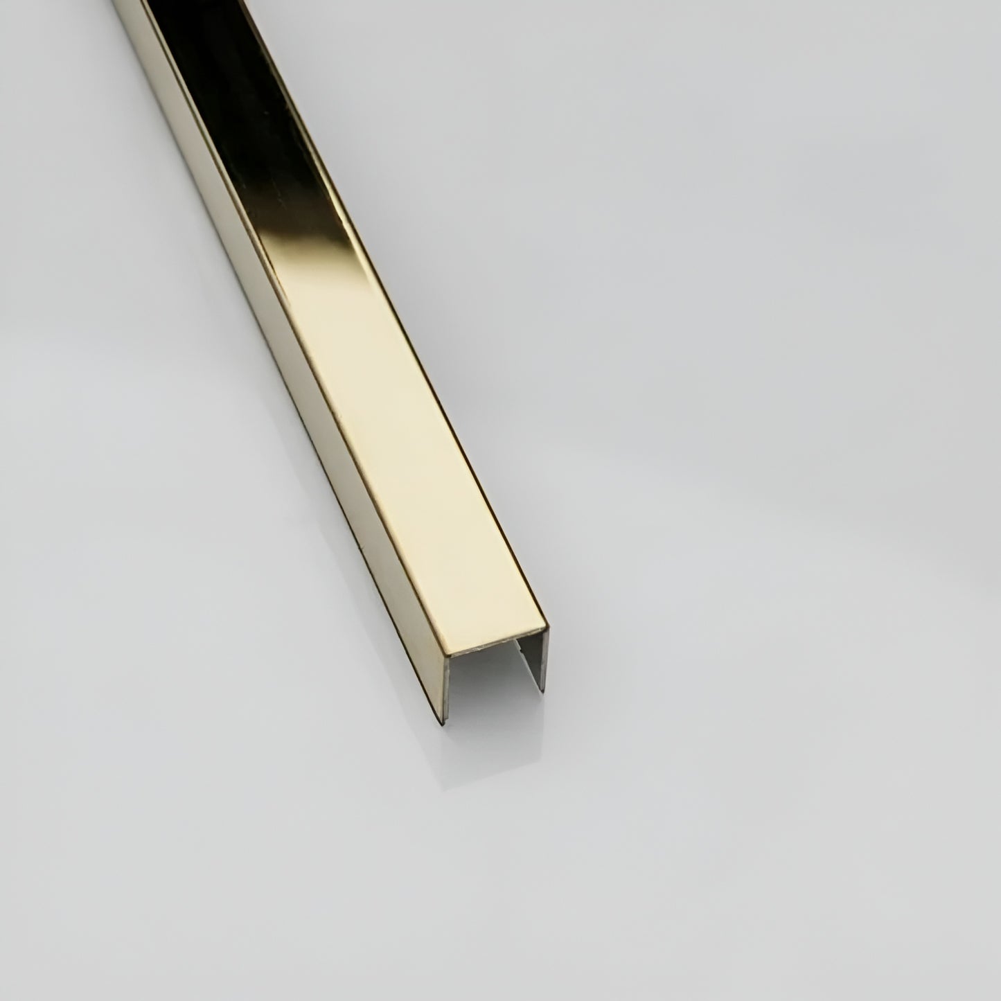 Profil decorativ tip U din inox 20x8mm la 2.44ml