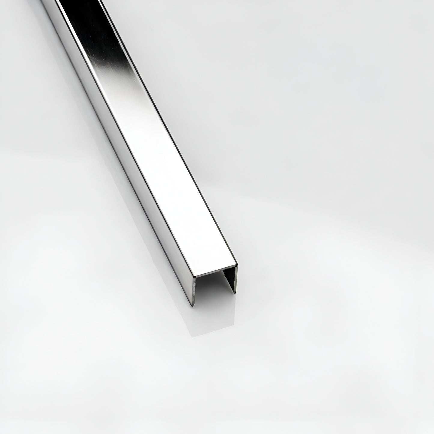 Profil decorativ tip U din inox 20x8mm la 2.44ml